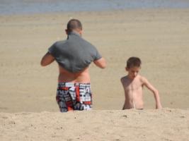 2017-357 Father and son on the beach