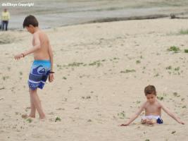 2016-083 Big bro and small bro on the beach