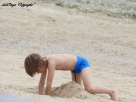 2016-095 Beach boy in blue speedo in nice position