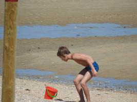 2018-113 Boy on the beach with his red bucket