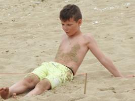 2017-72 Beach boy playing the limbo game