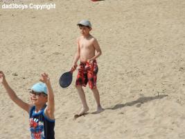 2016-071 Raquette boys on beach