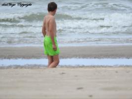 2016-107 Beach boy in green short