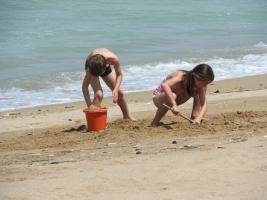2018-057 Boy and sister on the beach