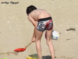 2016-145 Beach boy with his showel and bucket