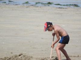 2018-148 Boy digging on the beach
