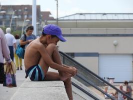 2017-240 Beach boy with purple cap - Part 2 : on the wall