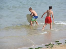 2017-351 Little surfer beach boys