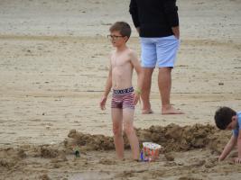 2017-233 Beach boy with glasses
