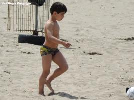 2016-085 Big thights beach boy