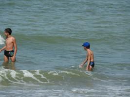 2017-274 The 2nd beach boy facing the waves found a friend