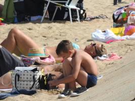 2017-338 Beach boy crouching